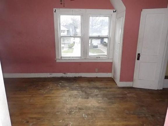 3rd image of 4150 W 204th St