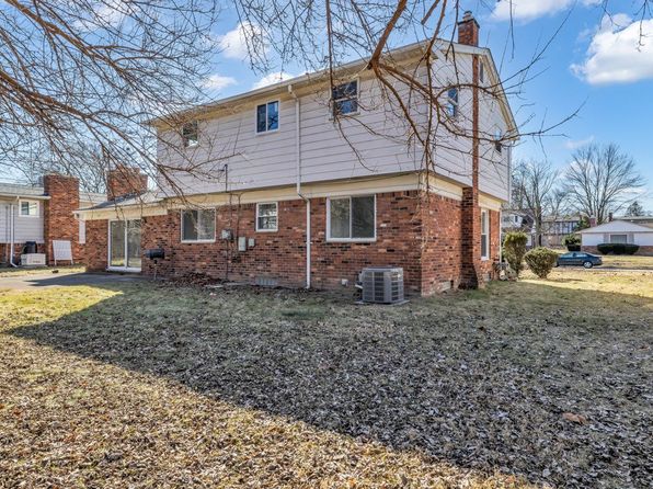 27046 Charles Dr, Southfield, MI 48076