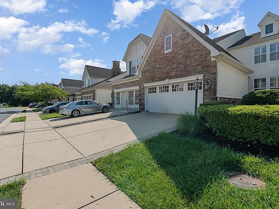 2nd image of 417 Azra Ct