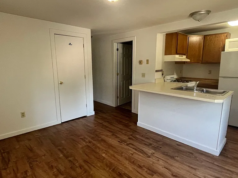 321 S Main St — Photo 3