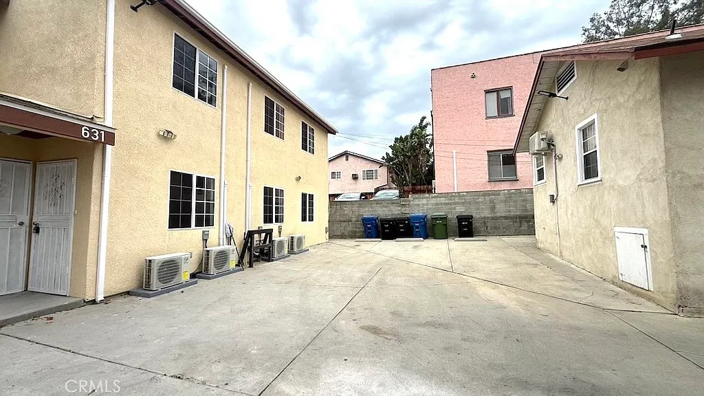 9 bed, 3377 sqft, $4,100 — Photo 3