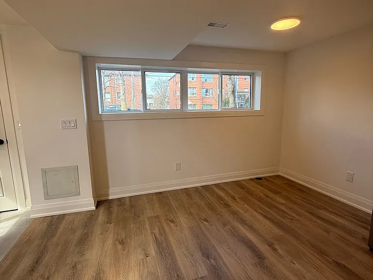 15 Arrowsmith Ave #1B — Photo 8
