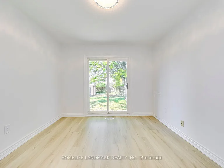 146 Manning Ave — Photo 16