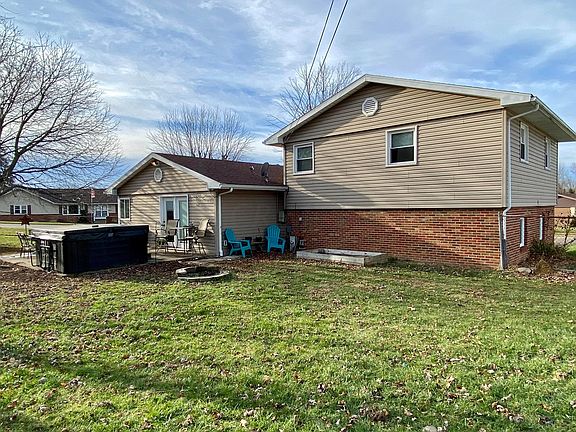 3rd image of 321 Marshall Dr