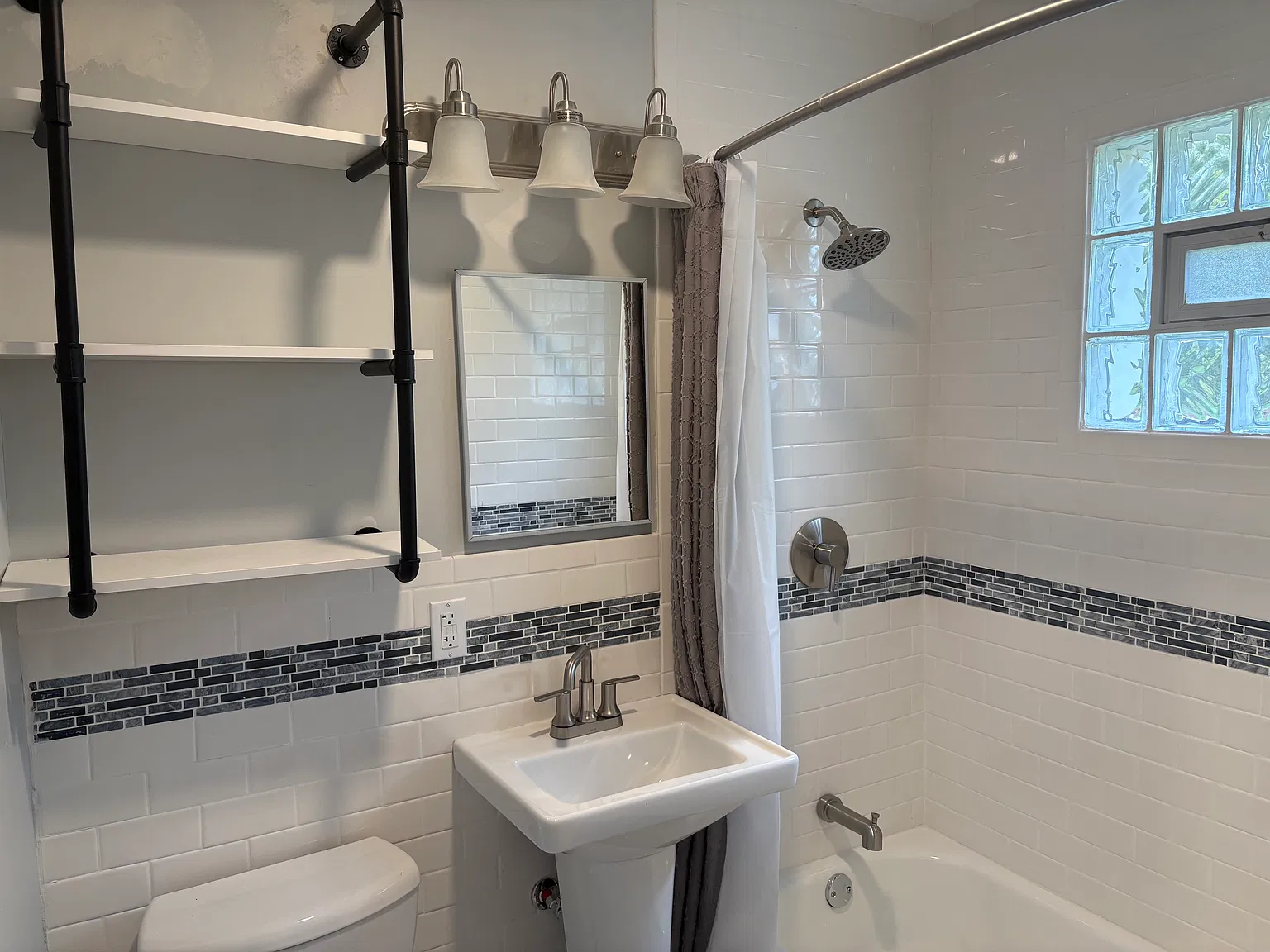 2 bed, 832 sqft, $1,400 — Photo 4