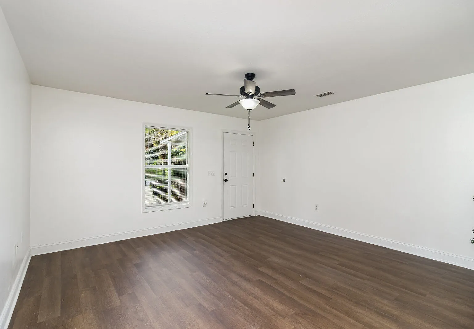 2 bed, 1.0 bath, 742 sqft, $1,500 — Photo 2