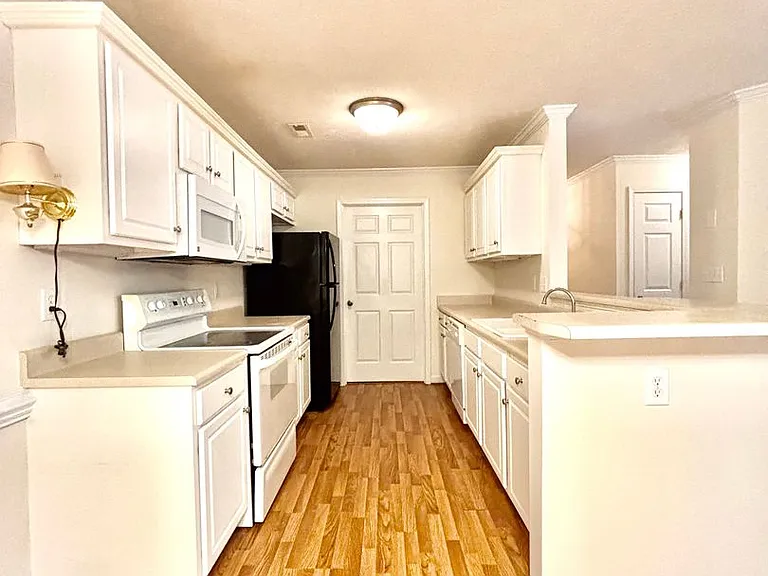 1711 Renwick Dr #102 — Photo 9