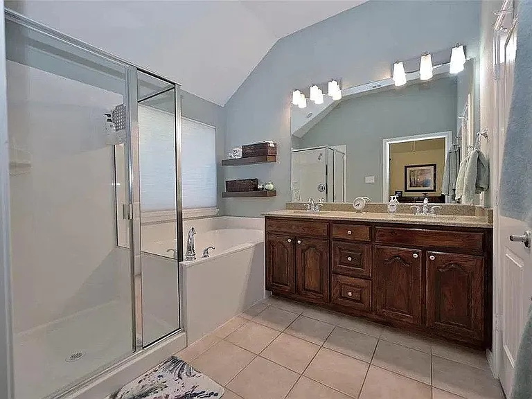 9104 Askew St — Photo 3