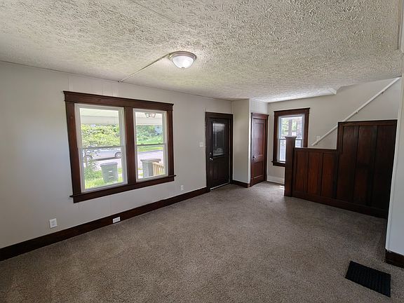 4th image of 228 McGowan St