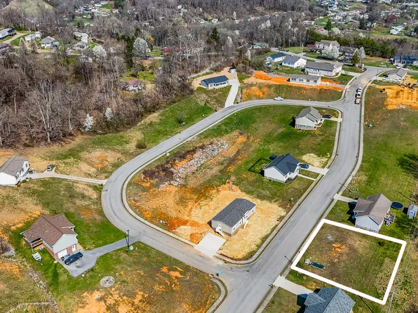 1422 Harmony Ridge Dr, Kingsport, TN 37665