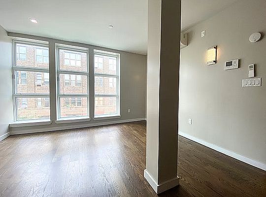 4th image of 96 Scholes St #3L