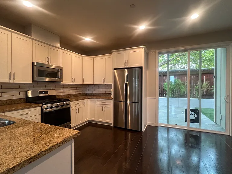 2698 Hardies Ln — Photo 6