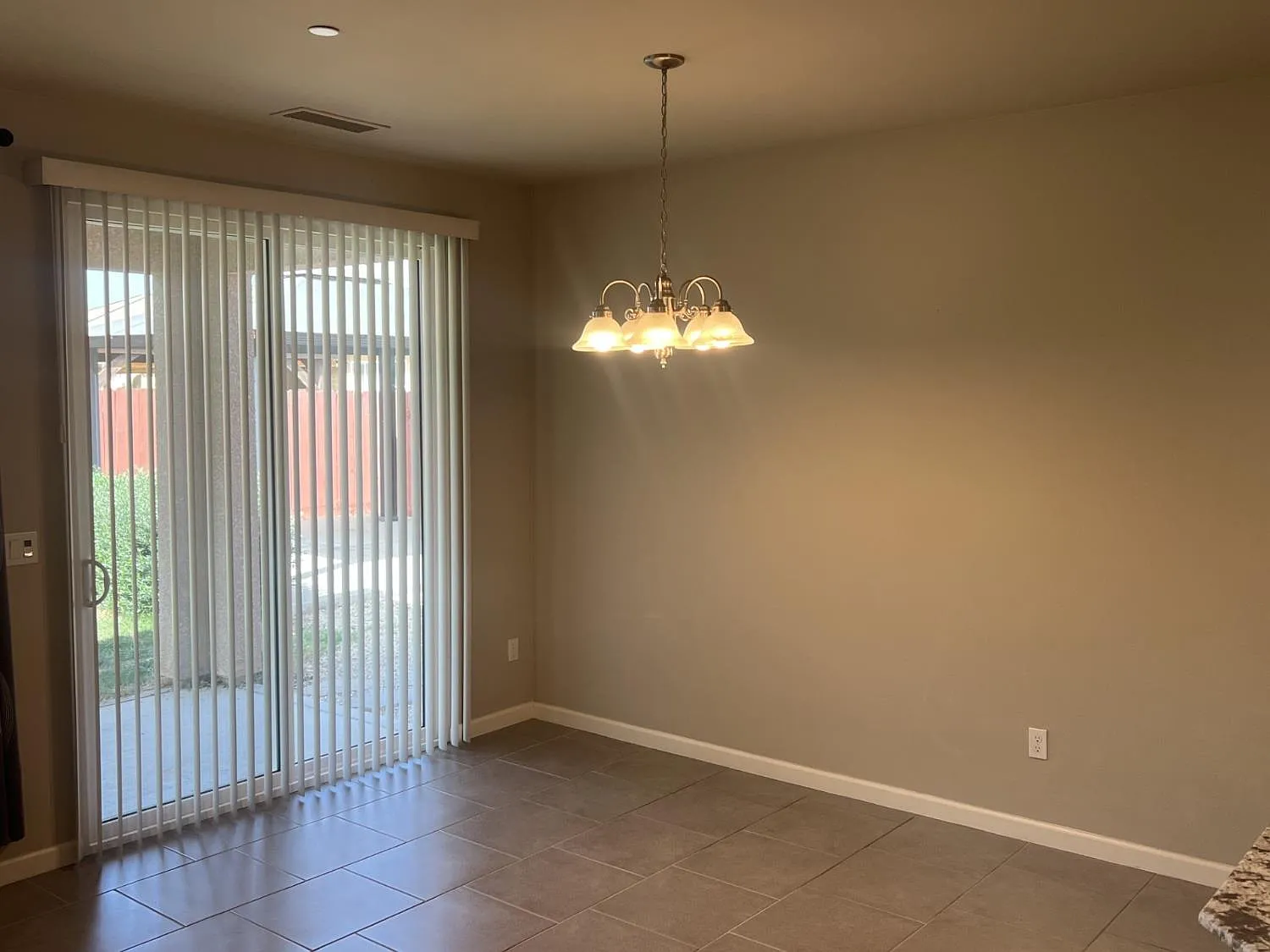 3 bed, 1580 sqft, $2,400 — Photo 4