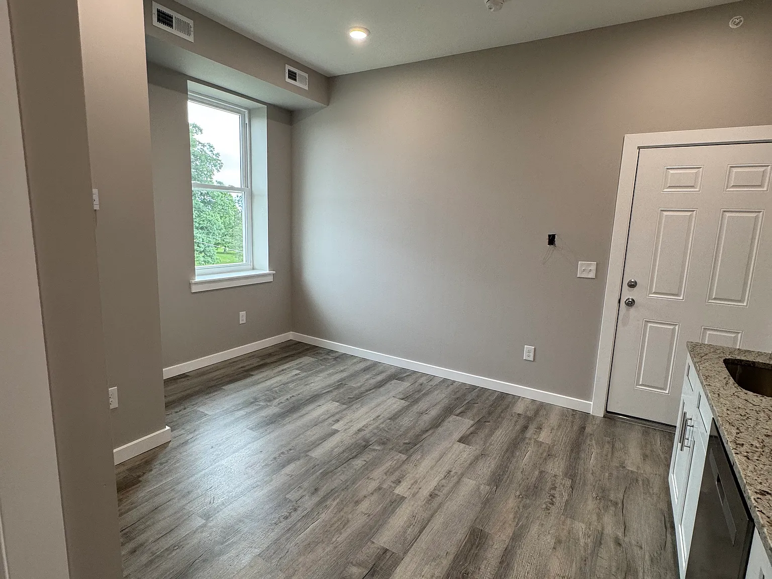 6658 Keystone St — Photo 4