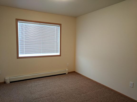 4th image of 615 33rd Avenue W # Third Floor