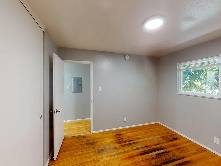 2425-2429 Humboldt Ave — Photo 11