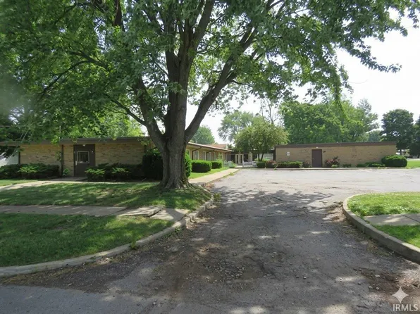 952 W Walnut St, Nappanee, IN 46550