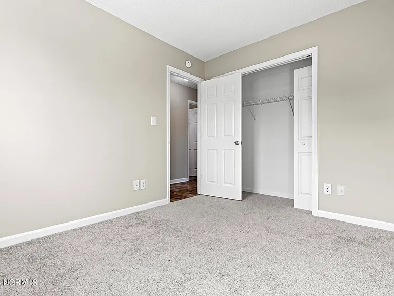 305 Foxridge Ln — Photo 27