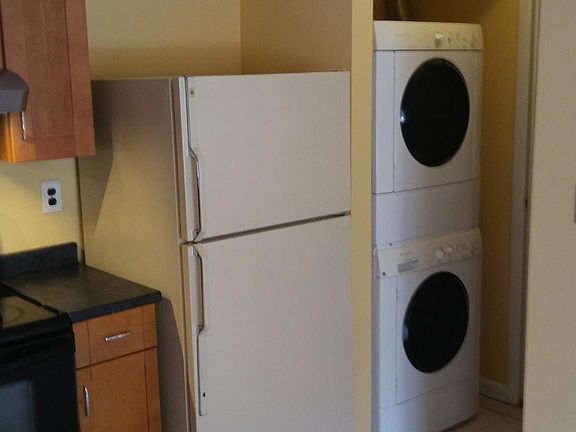 5th image of 211 Springmeadow Dr Unit J