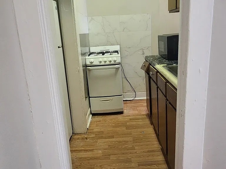 542 Washington Ave — Photo 2