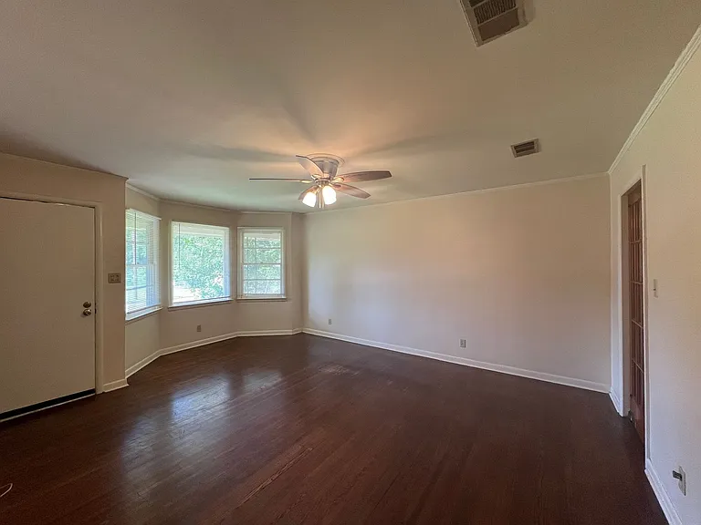 1720 Yarbrough St — Photo 2