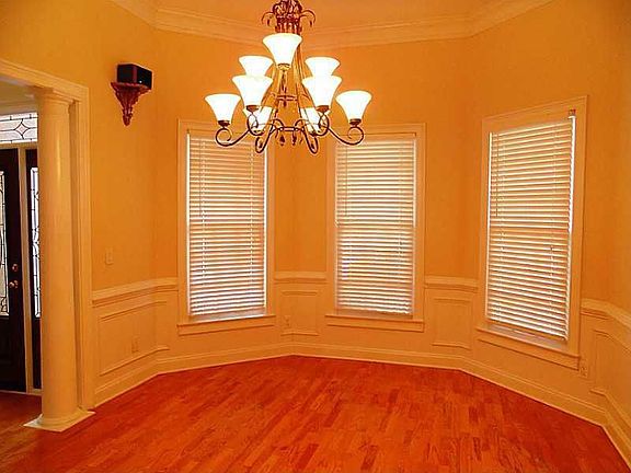 4th image of 3056 Montclair Cir SE