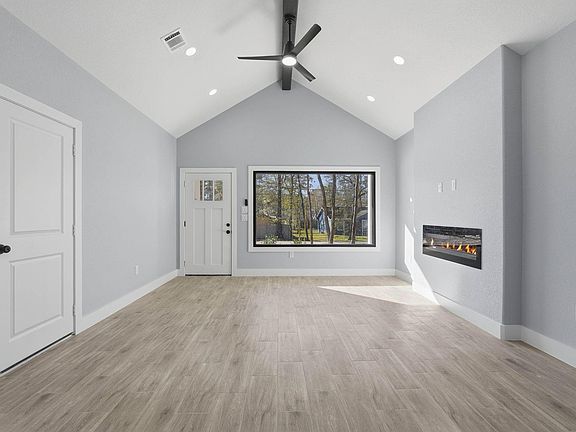 4th image of 18434 Fannin Rd