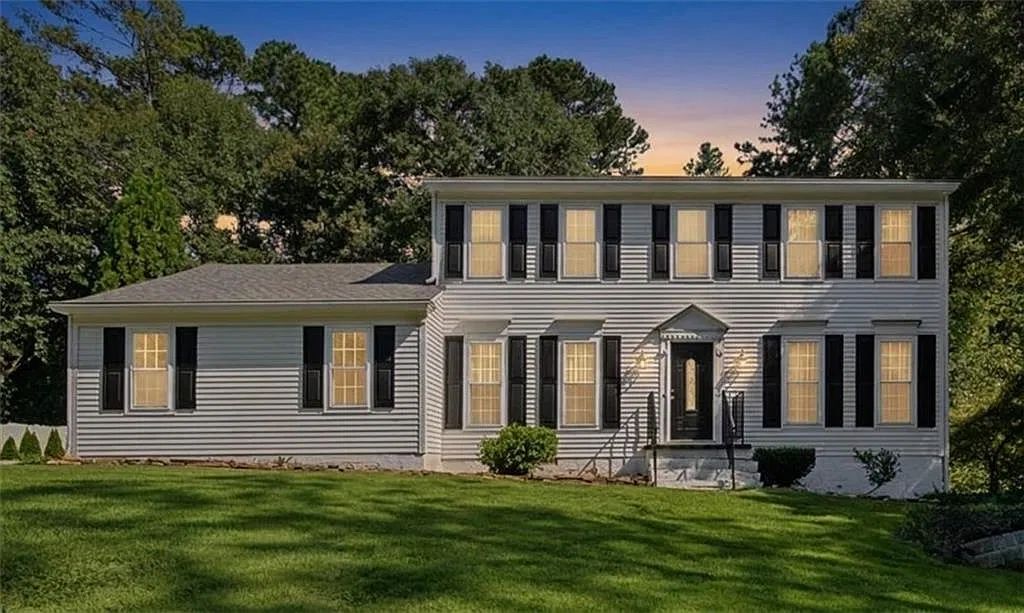 4 bed, 2.5 bath, 2100 sqft, $3,000 — Photo 1
