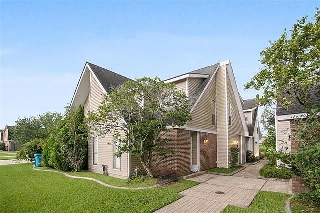 1st image of 32 Brandon Hall Dr APT D