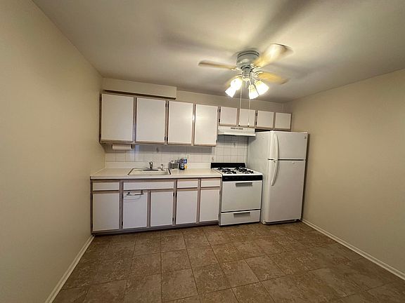 4th image of 400 Armstrong Ave #2