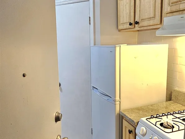 327 Jackson Street image 11 of 47