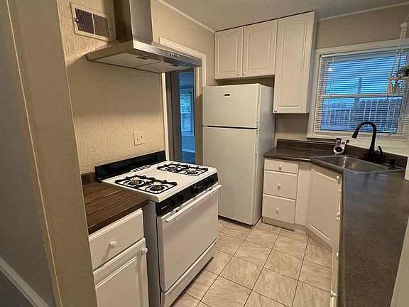 4th image of 5207 W 51st St