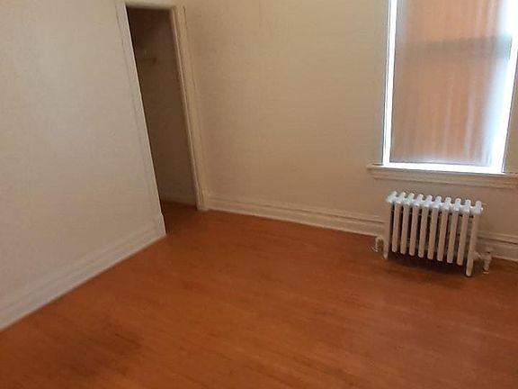 Master bedroom (off of diningroom)