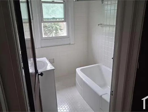 3 bed, 1200 sqft, $1,350 — Photo 3