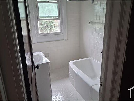 3rd image of 4081 W Euclid St