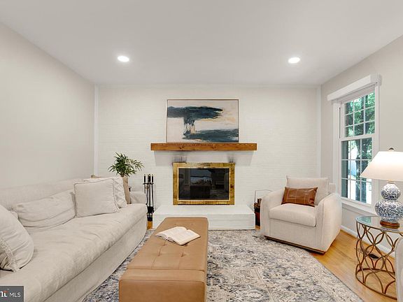 3rd image of 2507 Campbell Pl