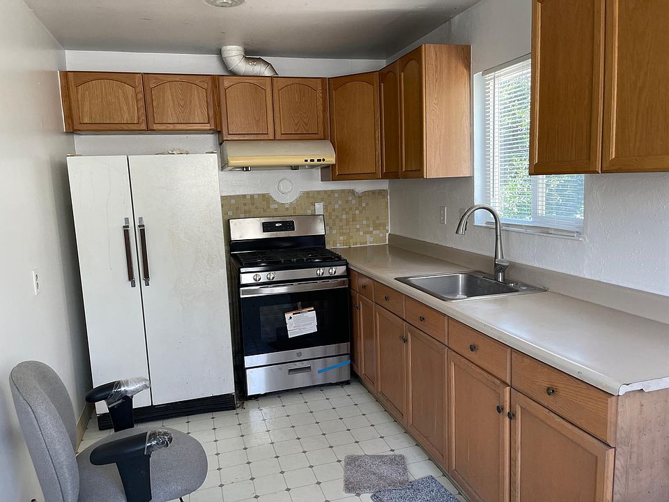 1st image of 987 E William St APT B