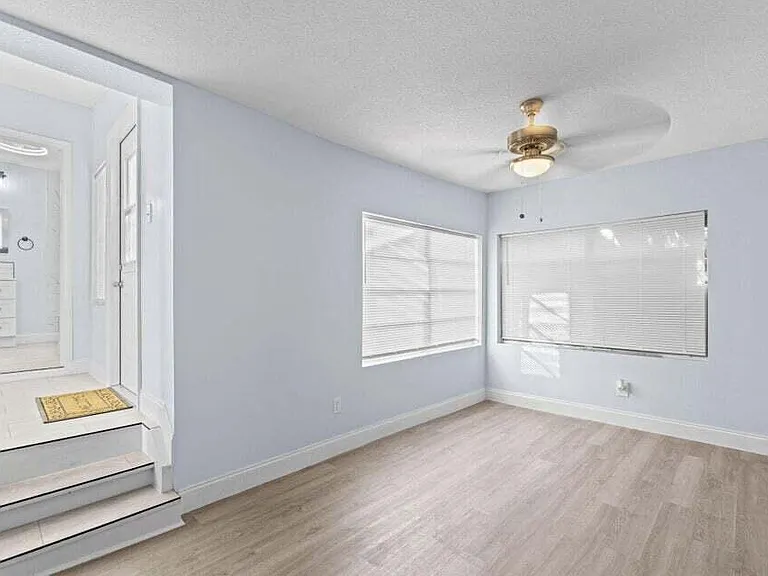 139 Alma Ct — Photo 11