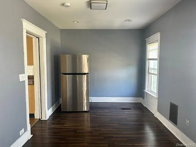 3 bed, 1.0 bath, 1365 sqft, $2,350 — Photo 4