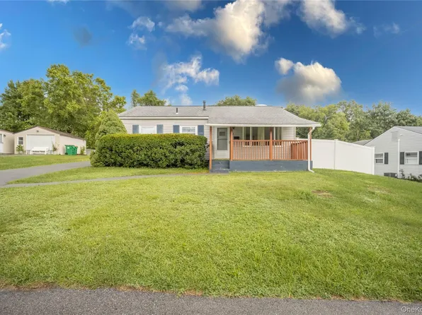 32 Peter Cooper Drive, Poughkeepsie, NY 12601