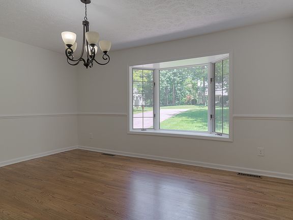 5th image of 4010 Tall Oaks Dr