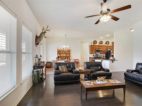 4th image of 220 Long Hill Dr