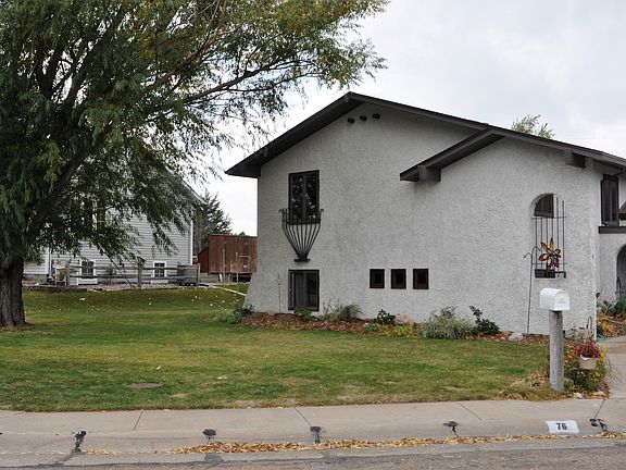 3rd image of 76 Maplewood Cir