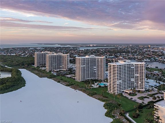 3rd image of 320 Seaview CT #2-907