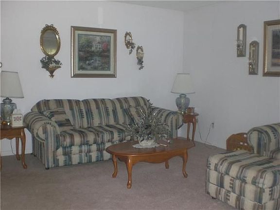 2nd image of 805 Country Club Ln
