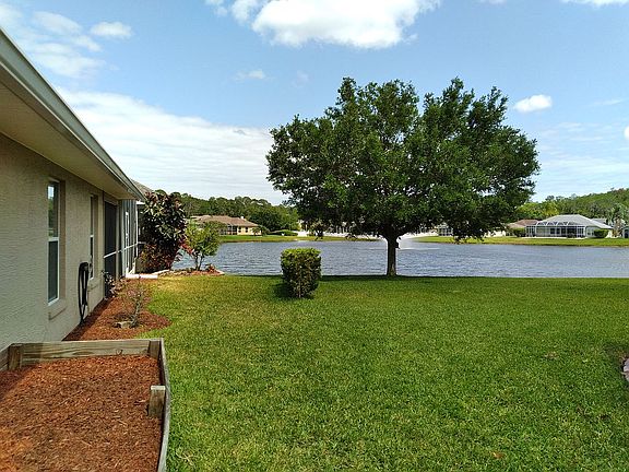 lake views on 3 sides