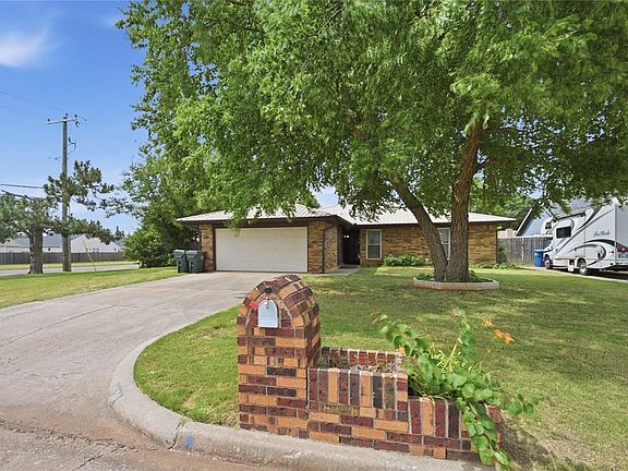 3rd image of 1331 Alviola Ave