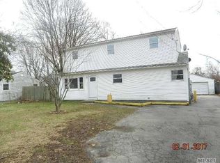 68 Yarnell St, Brentwood, NY 11717