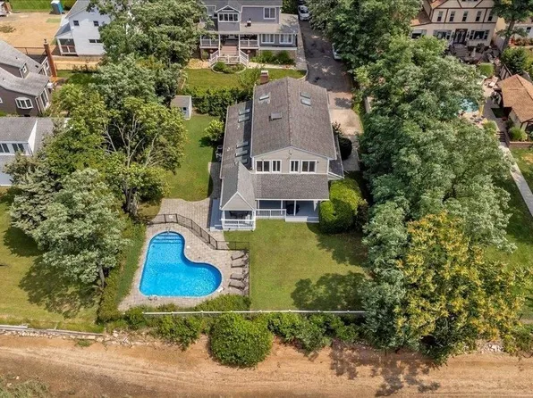 8 Lauren Lane, Bayville, NY 11709