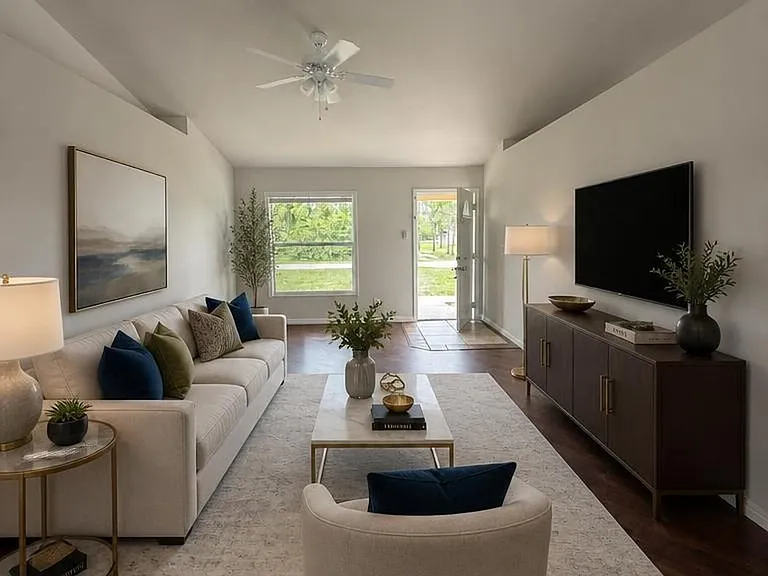 5315 Belrose St — Photo 2